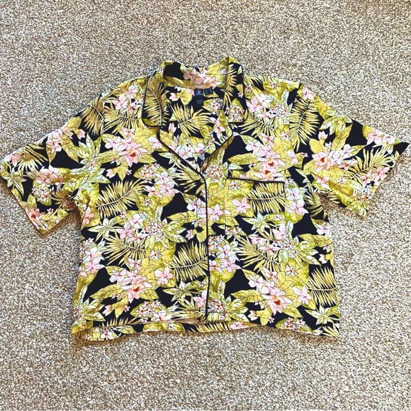 Volcom Hawaiian Top, Boxy, Button Down, Floral, Size Large, Tropical, Cropped - Picture 1 of 6